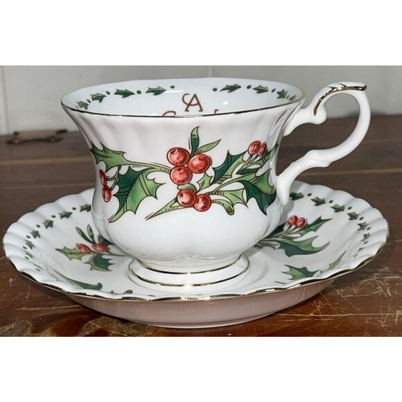 1992 'A Cup Of Christmas Tea' Bone China Cup & Saucer Set, Tom Hegg - Picture 1 of 15